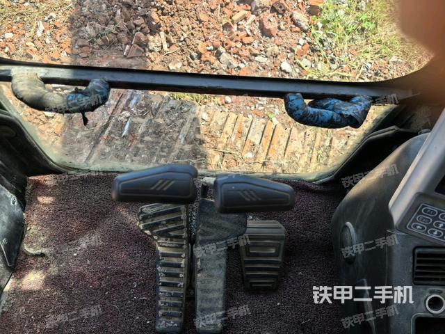 座椅右侧控制台/钥匙门/油门/含右手柄（驾驶室部分）