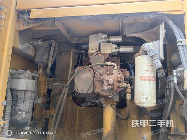 液壓泵艙室正面整體(整機外觀) 液壓泵艙室正面整體(整機外觀)