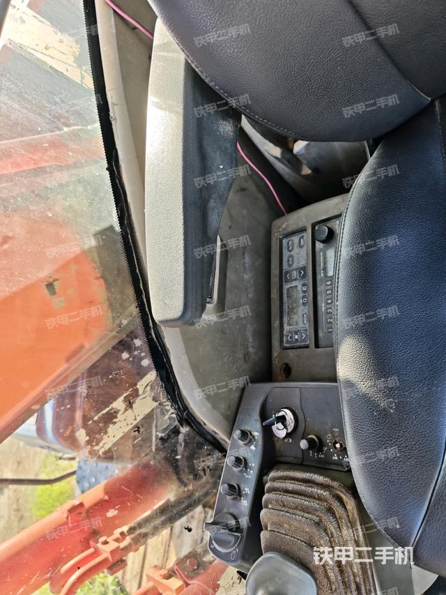 座椅左側(cè)控制臺(tái)/音響/含左手柄（駕駛室部分）