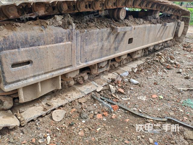 单侧履带整体(整机外观) 单侧履带整体(整机外观)