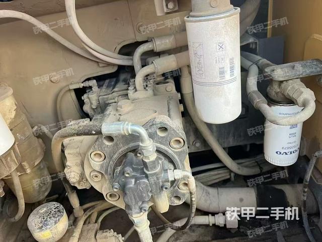 液壓泵艙室正面整體（整機(jī)外觀）