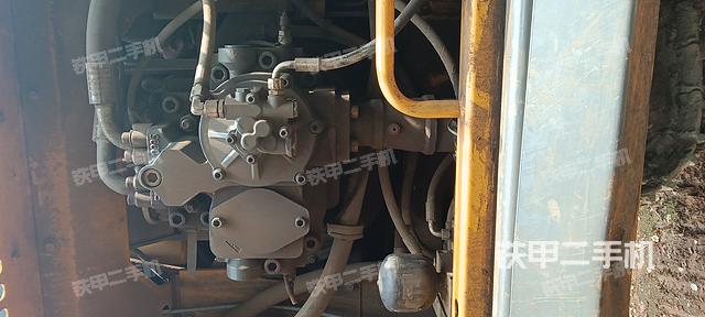 液壓泵艙室正面整體(整機(jī)外觀) 液壓泵艙室正面整體(整機(jī)外觀)