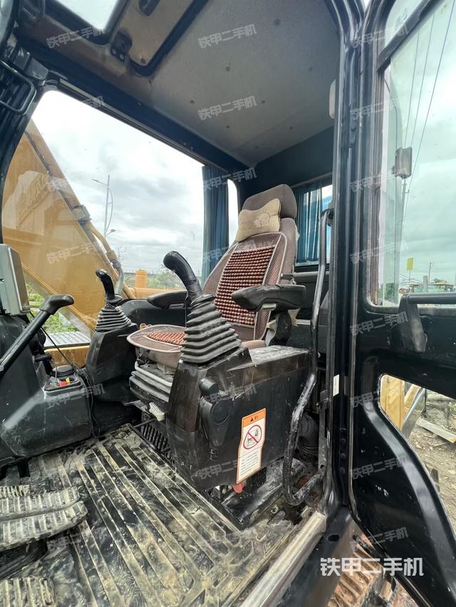 駕駛室整體（整機外觀）