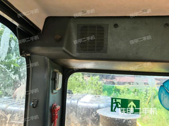 后窗玻璃角标（驾驶室部分）