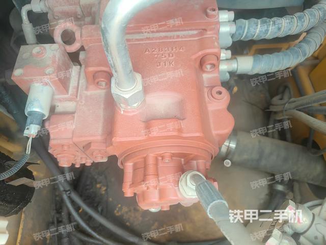 液壓泵艙室正面整體（整機(jī)外觀）