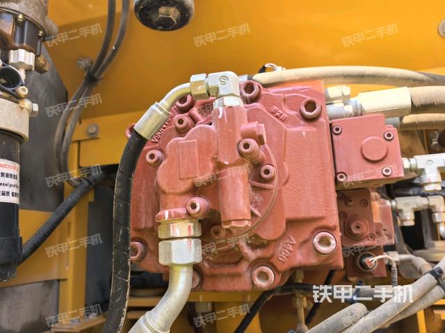 液壓泵斜45?左（大件艙室）