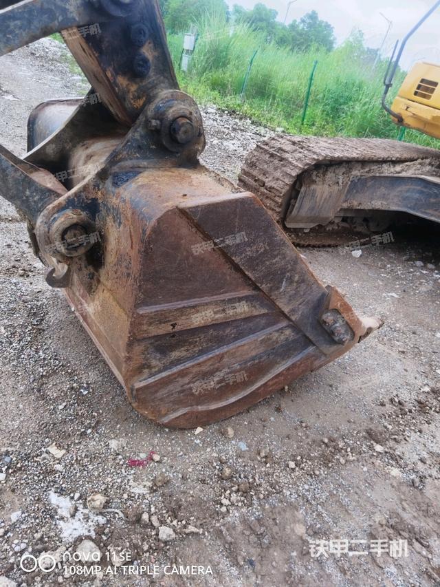 铲斗右后整体（工作和回转装置）