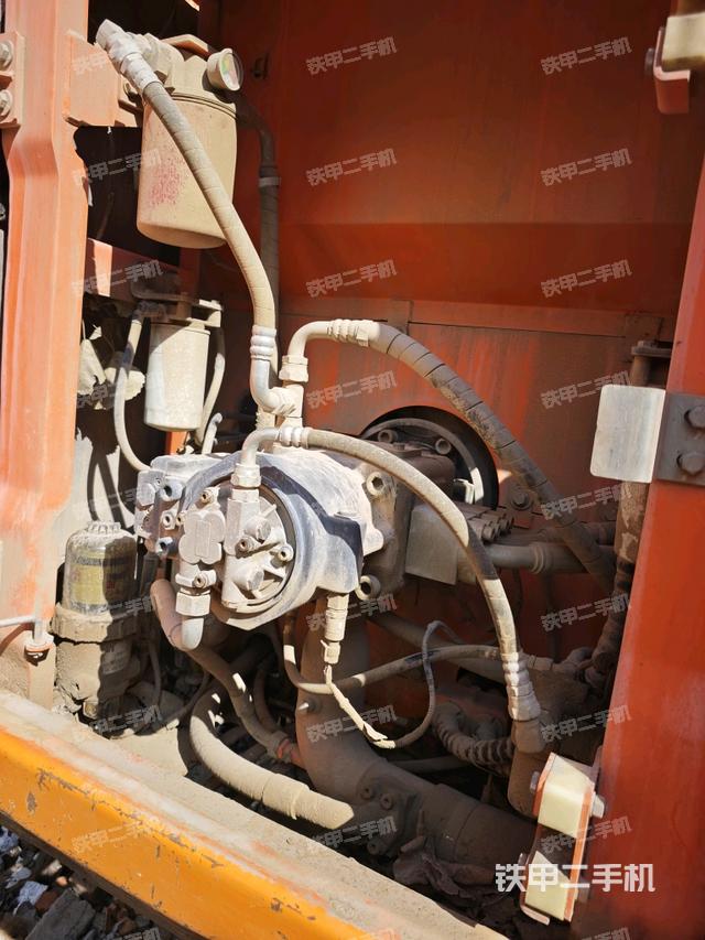 液壓泵斜45?右（大件艙室）