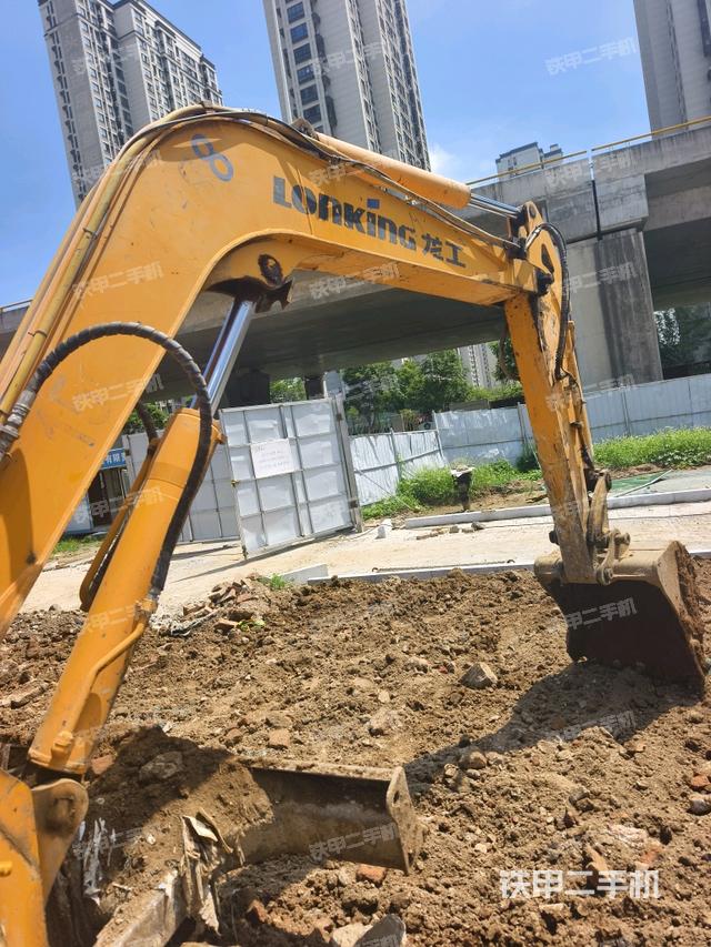 大臂背部俯视（工作和回转装置）