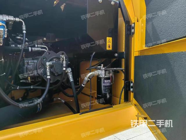 液压泵舱室正面整体(整机外观) 液压泵舱室正面整体(整机外观)