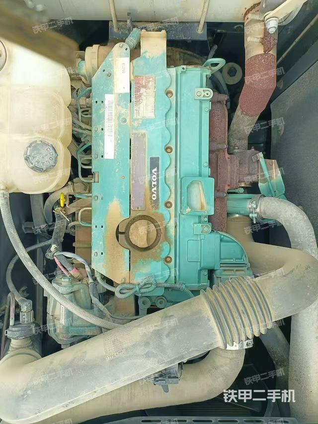 發(fā)動機(jī)整體俯視（整機(jī)外觀）