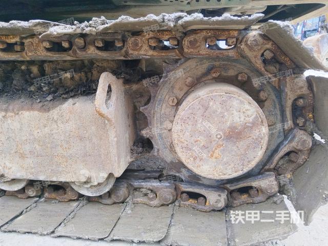 左驅(qū)動輪（行走機構(gòu)）