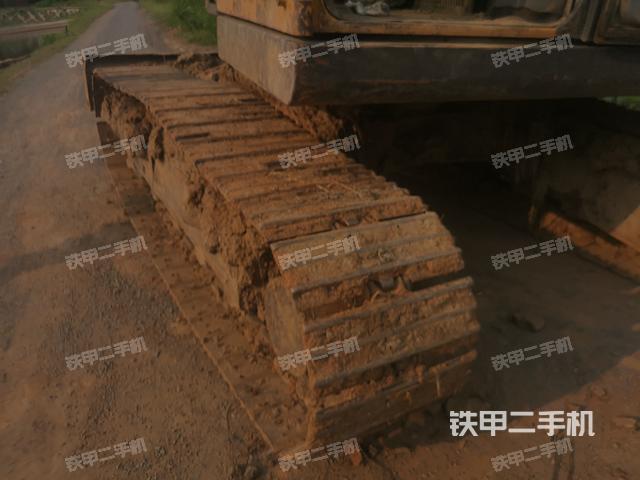 單側(cè)履帶整體(整機(jī)外觀) 單側(cè)履帶整體(整機(jī)外觀)