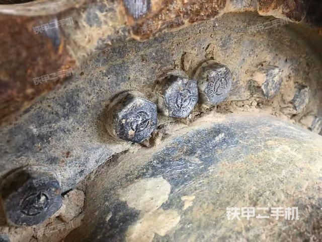 單側(cè)履帶整體（整機(jī)外觀）