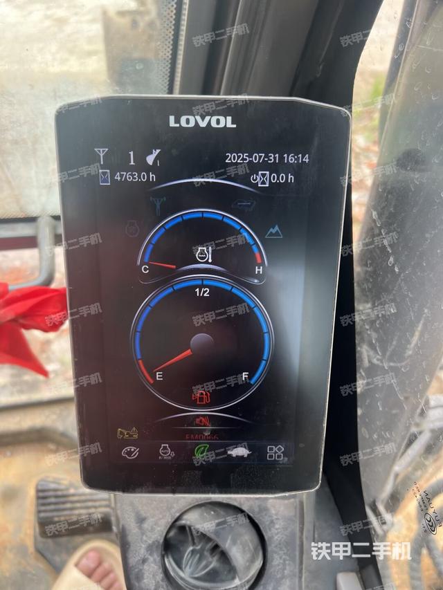 駕駛室整體（整機(jī)外觀）