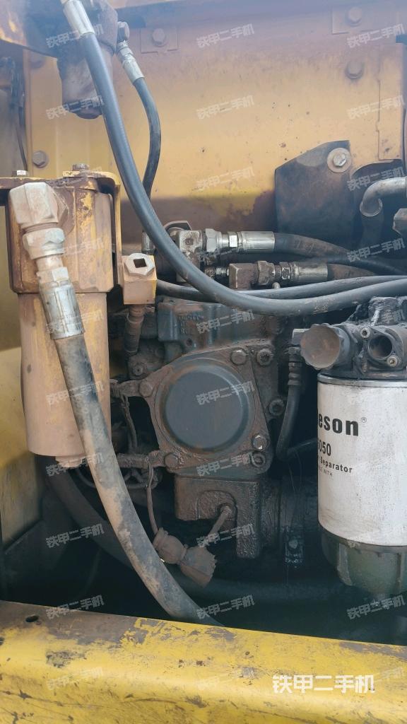 液壓泵艙室正面整體（整機(jī)外觀）