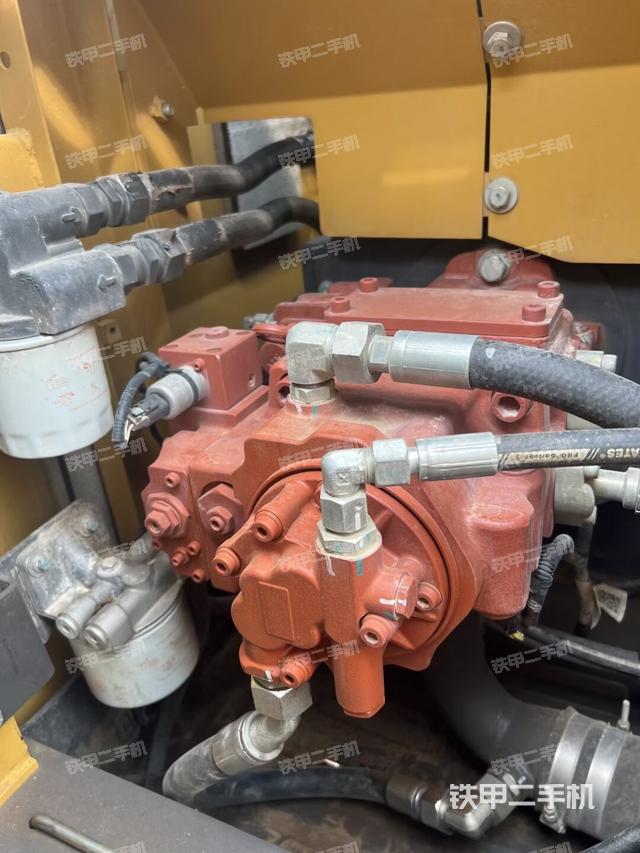 液壓泵艙室正面整體（整機(jī)外觀）