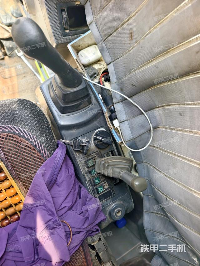 座椅右侧控制台/钥匙门/油门/含右手柄（驾驶室部分）