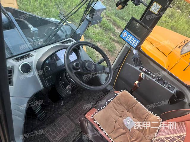 駕駛室操作臺(整機外觀及大件) 駕駛室操作臺(整機外觀及大件)