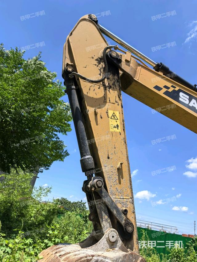 小臂整体左后（工作和回转装置）