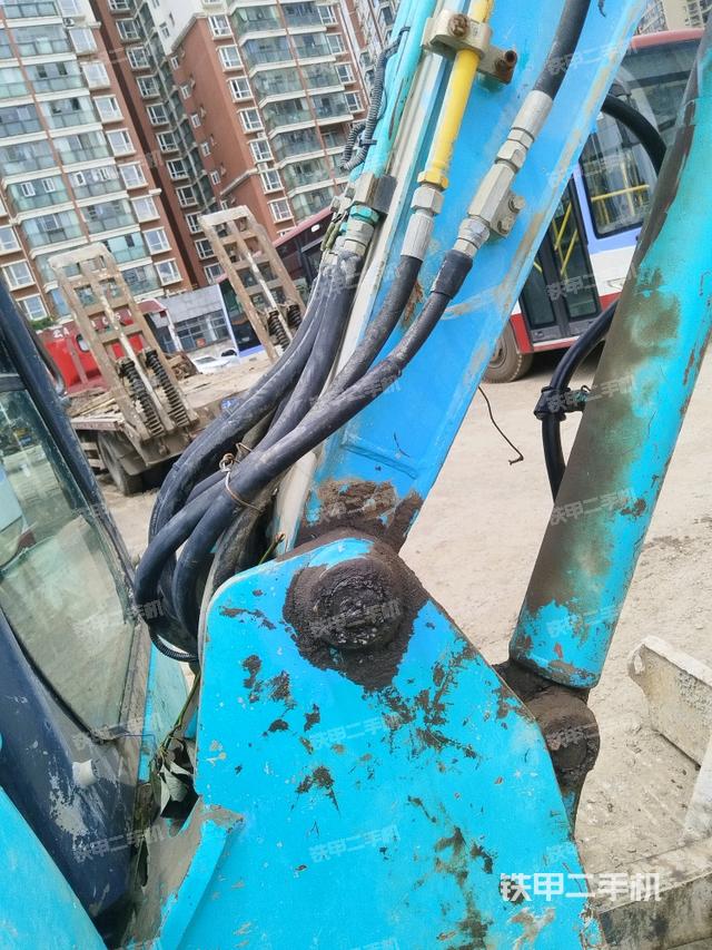 大臂根部?斜（工作和回轉(zhuǎn)裝置）