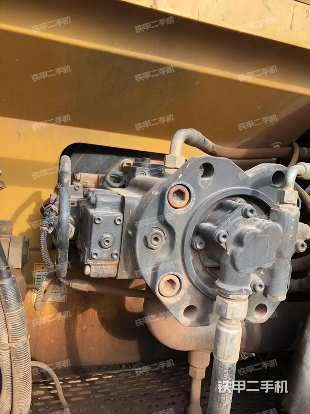 液壓泵艙室正面整體（整機(jī)外觀）