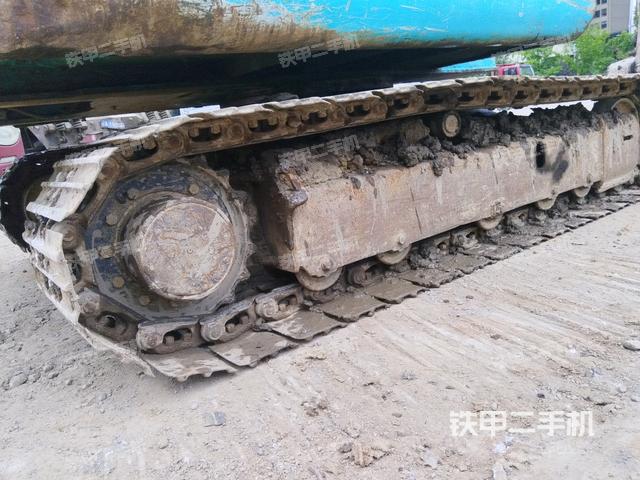 右驅(qū)動輪（行走機構(gòu)）