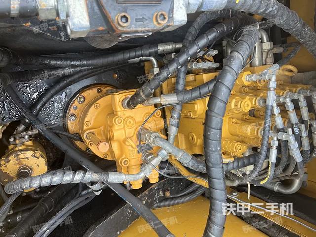 回轉(zhuǎn)馬達和主控閥（整機外觀）