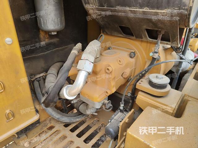液壓泵艙室正面整體(整機(jī)外觀) 液壓泵艙室正面整體(整機(jī)外觀)