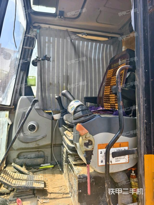  驾驶室正侧（驾驶室部分）