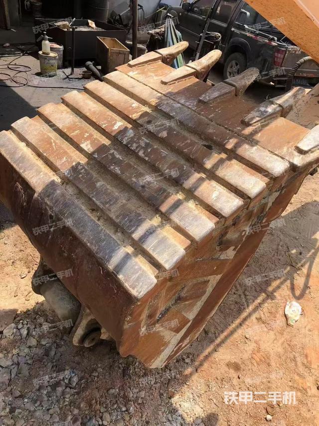 駕駛室頂部（整機(jī)外觀）