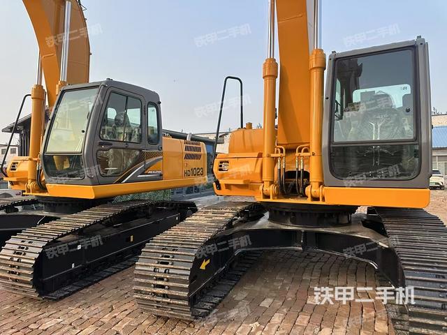 驾驶室整体(整机外观) 驾驶室整体(整机外观)