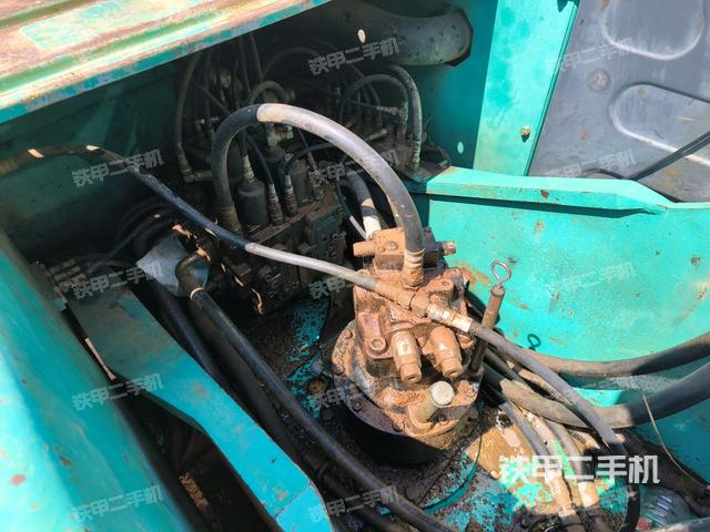 發(fā)動(dòng)機(jī)室（上車(chē)部件）