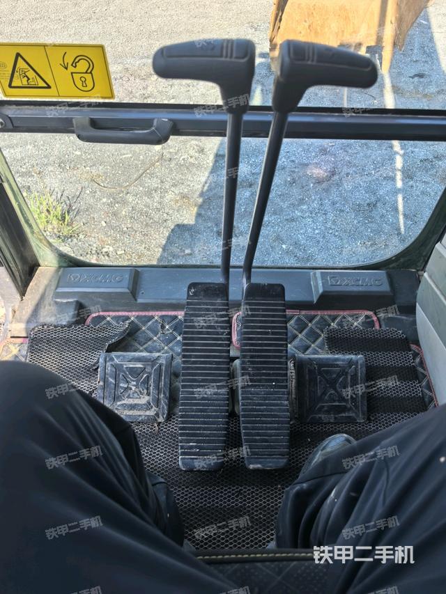 座椅右側(cè)控制臺(tái)/鑰匙門/油門/含右手柄（駕駛室部分）