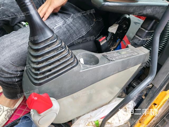 座椅左側控制臺/音響/含左手柄（駕駛室部分）