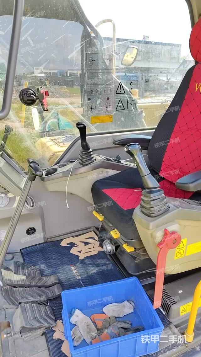 駕駛室整體（整機(jī)外觀）