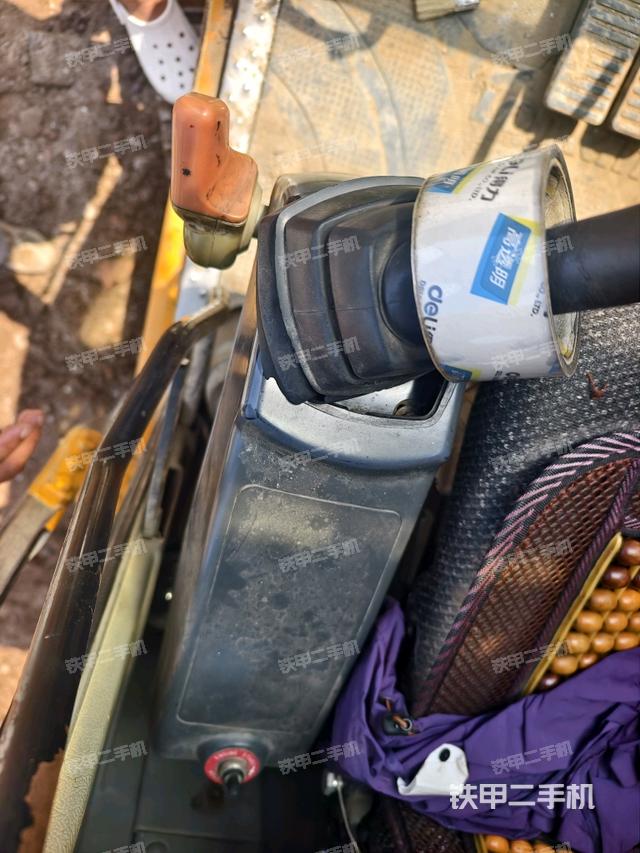 座椅左侧控制台/音响/含左手柄（驾驶室部分）