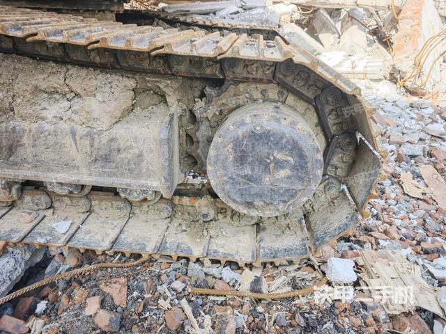 左驅(qū)動(dòng)輪（行走機(jī)構(gòu)）