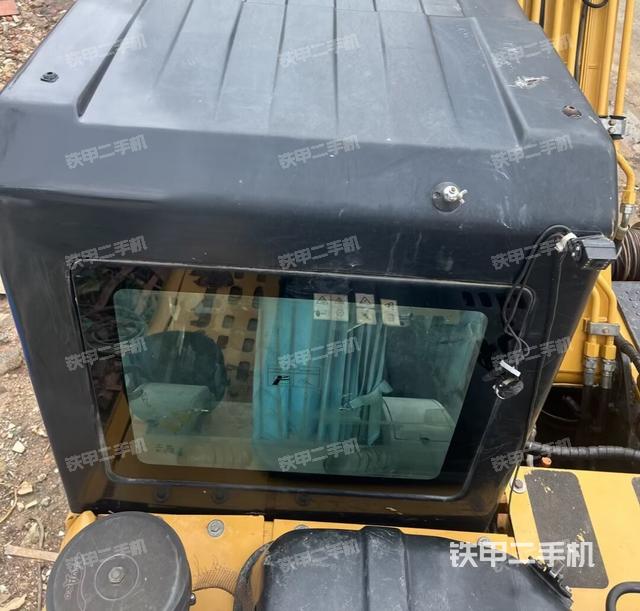 駕駛室頂部（整機外觀）