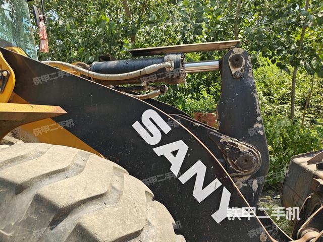 鏟斗油缸側(cè)面（工作裝置）