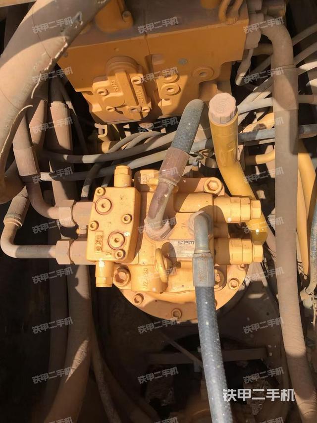 回轉(zhuǎn)馬達(dá)和主控閥（整機(jī)外觀）