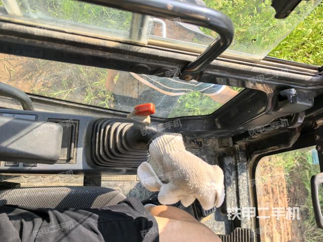 座椅左側(cè)控制臺/音響/含左手柄（駕駛室部分）