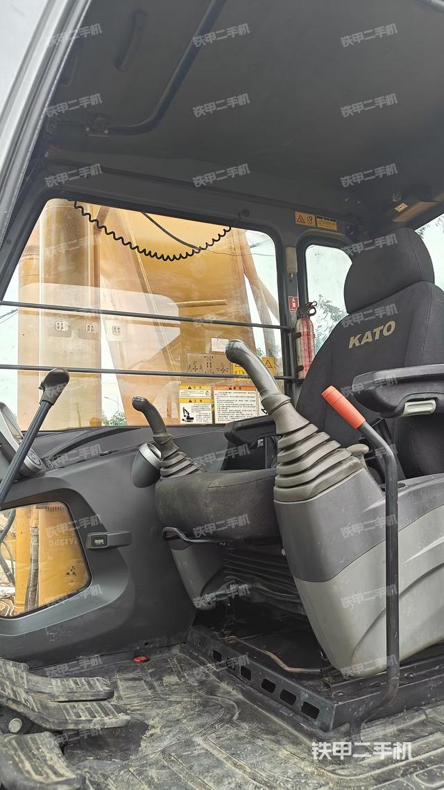 驾驶室整体(整机外观) 驾驶室整体(整机外观)