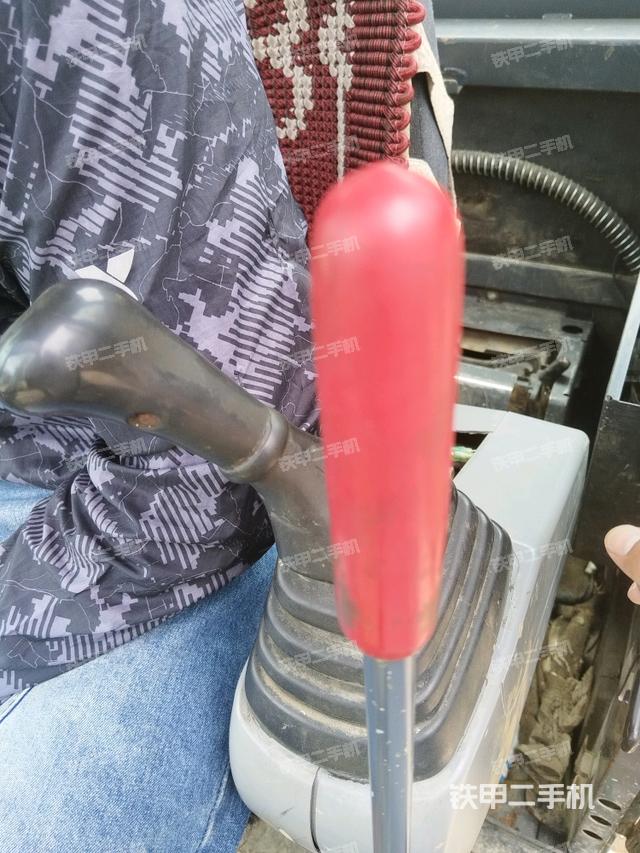 座椅左側(cè)控制臺/音響/含左手柄（駕駛室部分）