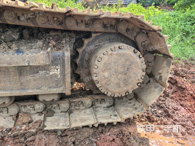 左驅(qū)動輪（行走機構(gòu)）