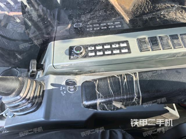 座椅左側(cè)控制臺(tái)/音響/含左手柄（駕駛室部分）