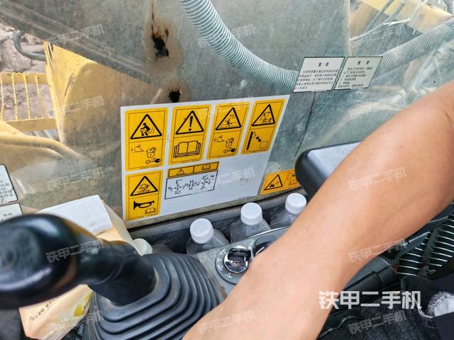 右側玻璃角標（駕駛室部分）