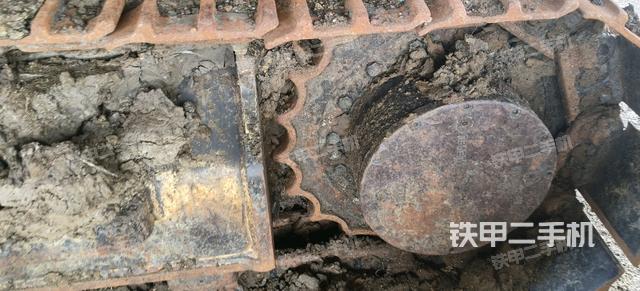 单侧履带整体(整机外观) 单侧履带整体(整机外观)