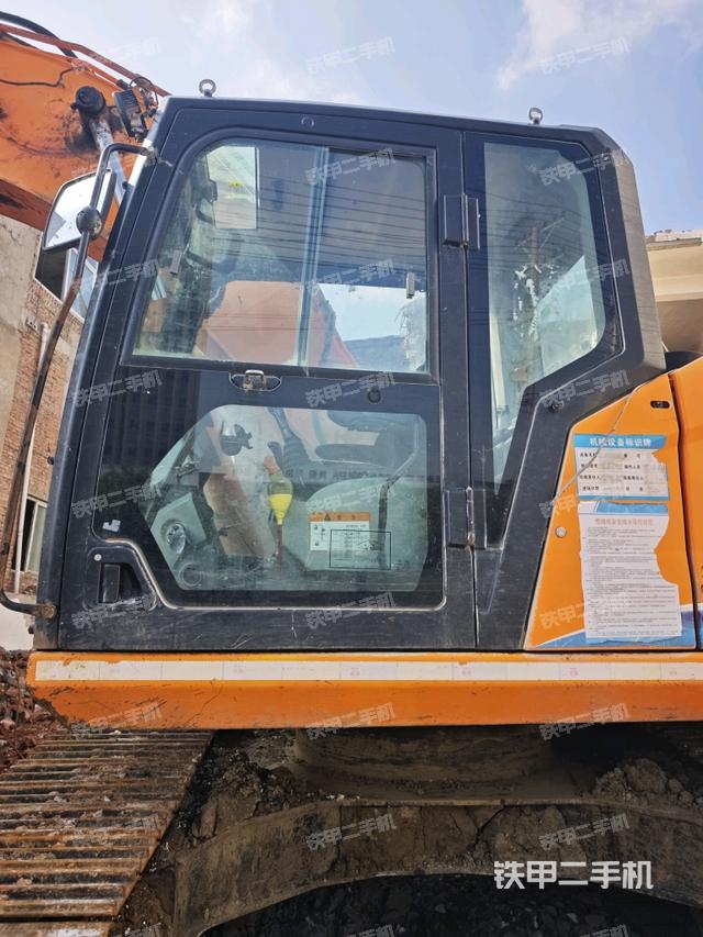 駕駛室左前45度（駕駛室部分）