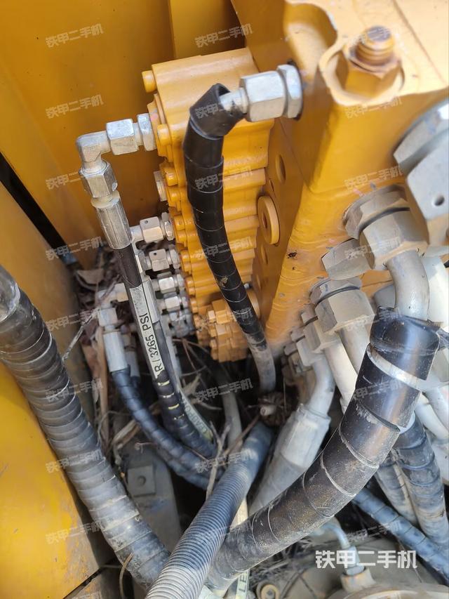 回轉(zhuǎn)馬達和主控閥（整機外觀）